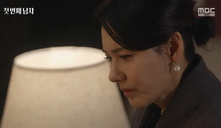 得知儿子患白血病可能已离世的消息后，彩华英崩溃痛哭但拒绝放弃希望