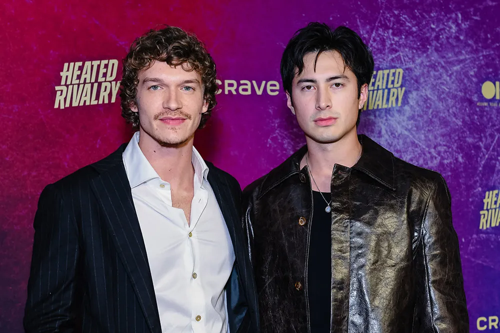 Hudson Williams与Connor Storrie在炽热对决中的剧照