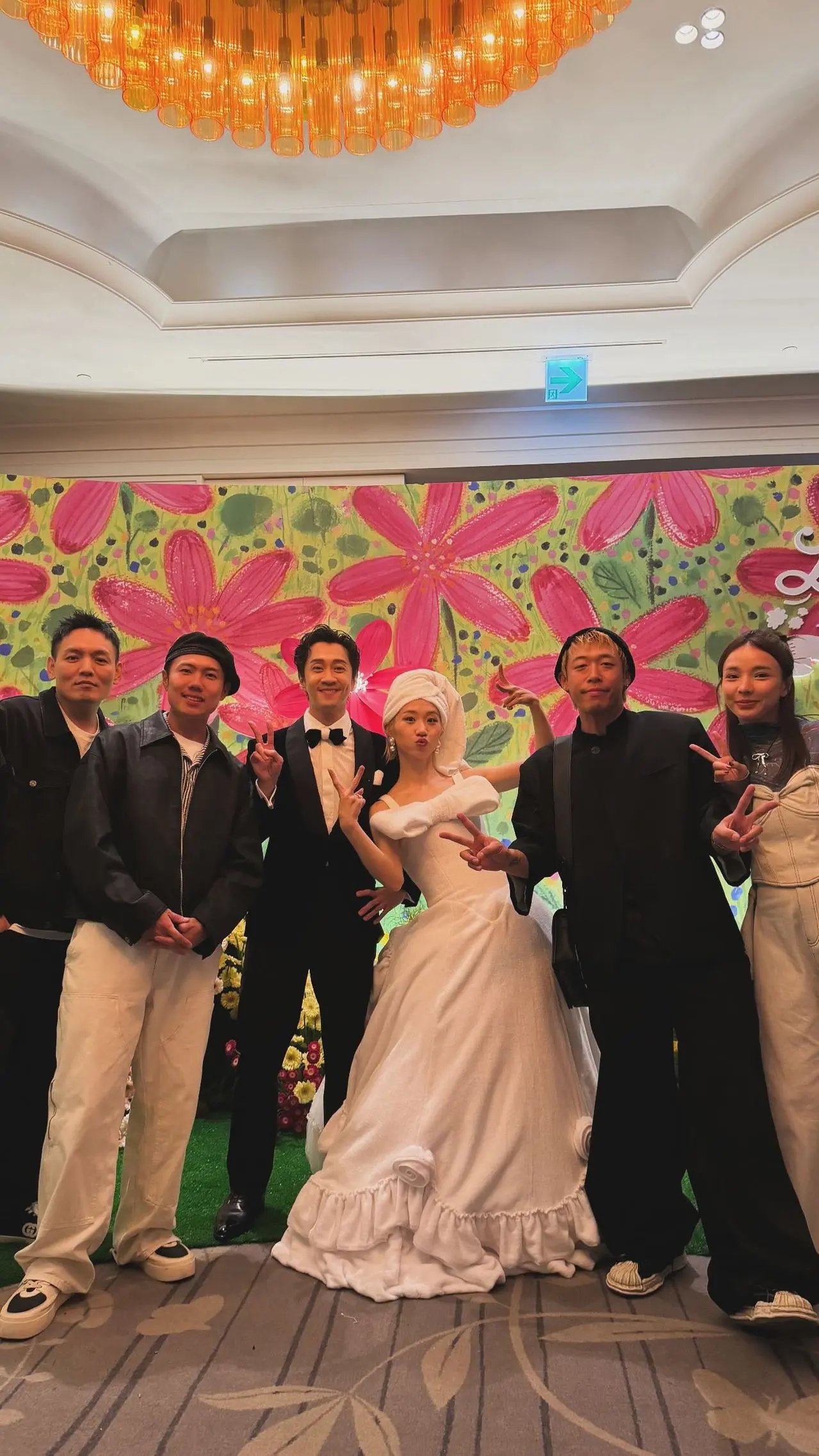 Lulu陈汉典婚宴送客造型惊呆众人!头裹浴巾素颜风引热议