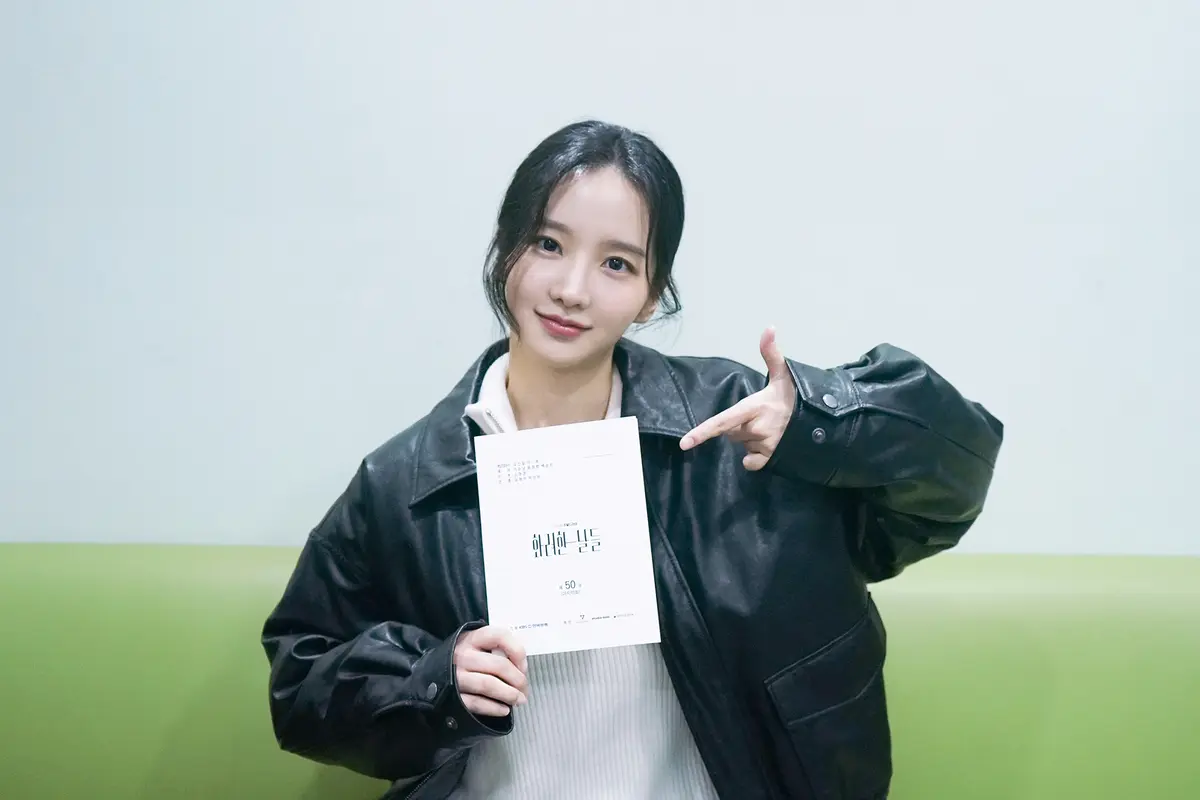 朴正延告别《华丽的日子》：从乖乖女到网漫作家的成长蜕变，斩获新人奖未来可期