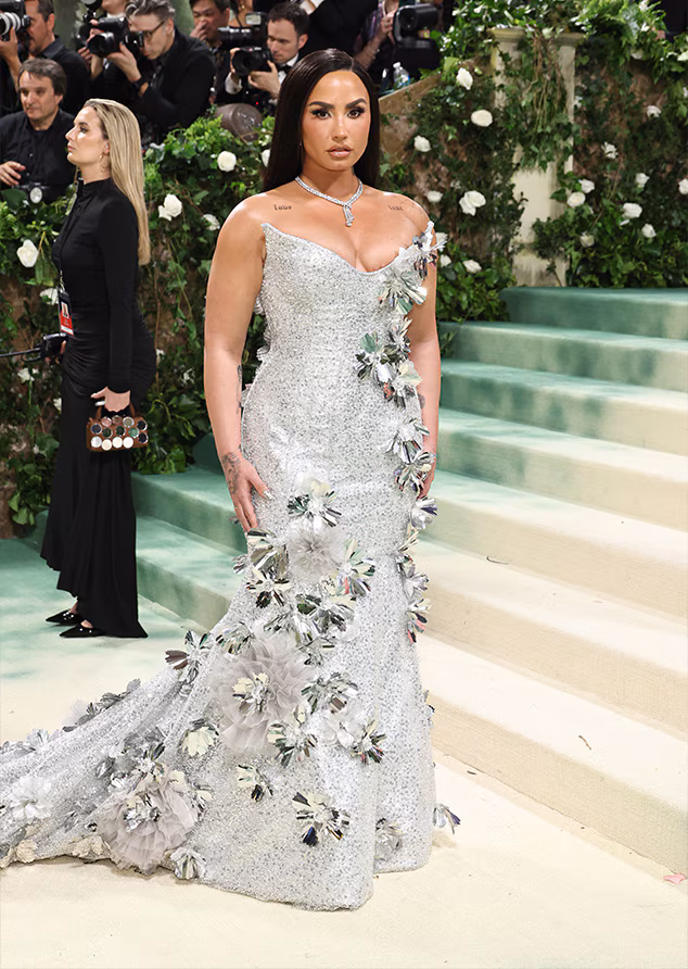黛米·洛瓦托出席公开活动照片
