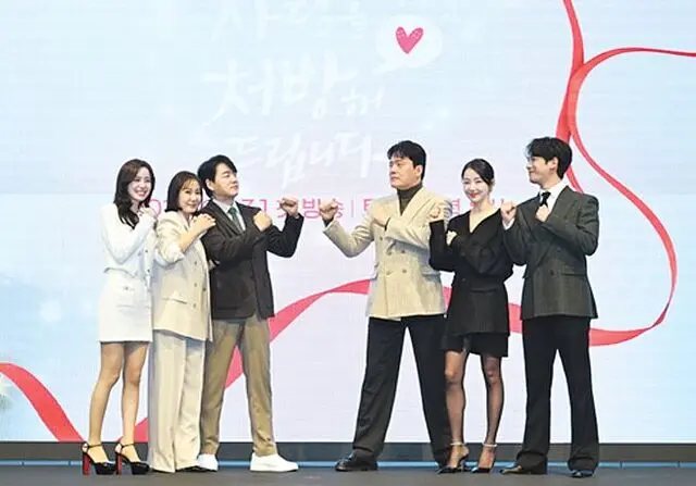 KBS新剧《为您处方爱情》开播：朴基雄陈世妍14年后冤家重逢，两大家族30年恩怨如何化解？