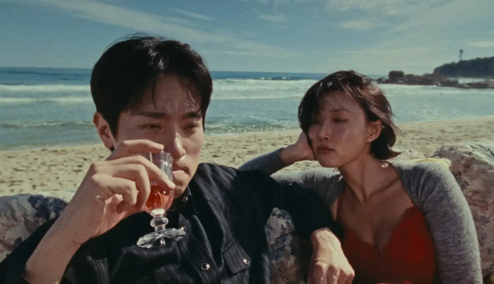 华莎《Good Goodbye》二连冠封神！青龙奖朴正民舞台引爆音源逆袭