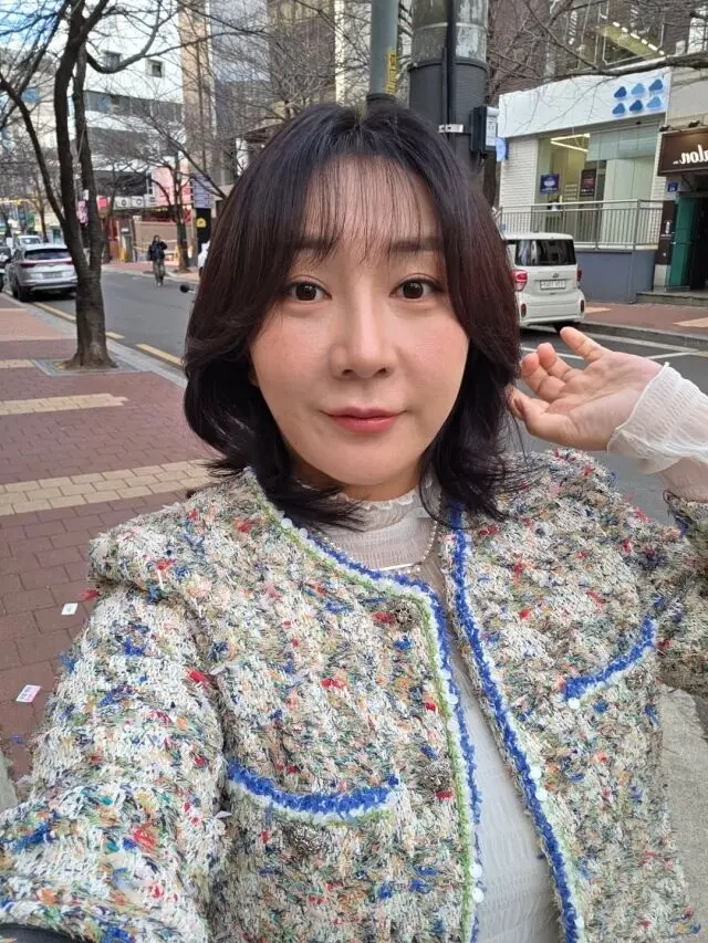 许安娜遭遇严重车祸撞树！车头全毁气囊未弹，备孕期突发意外