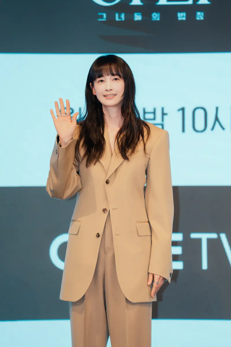 李奈映时隔3年霸气回归！携手郑恩彩李清娥主演律政剧《阿纳》，首演律师直击数字犯罪