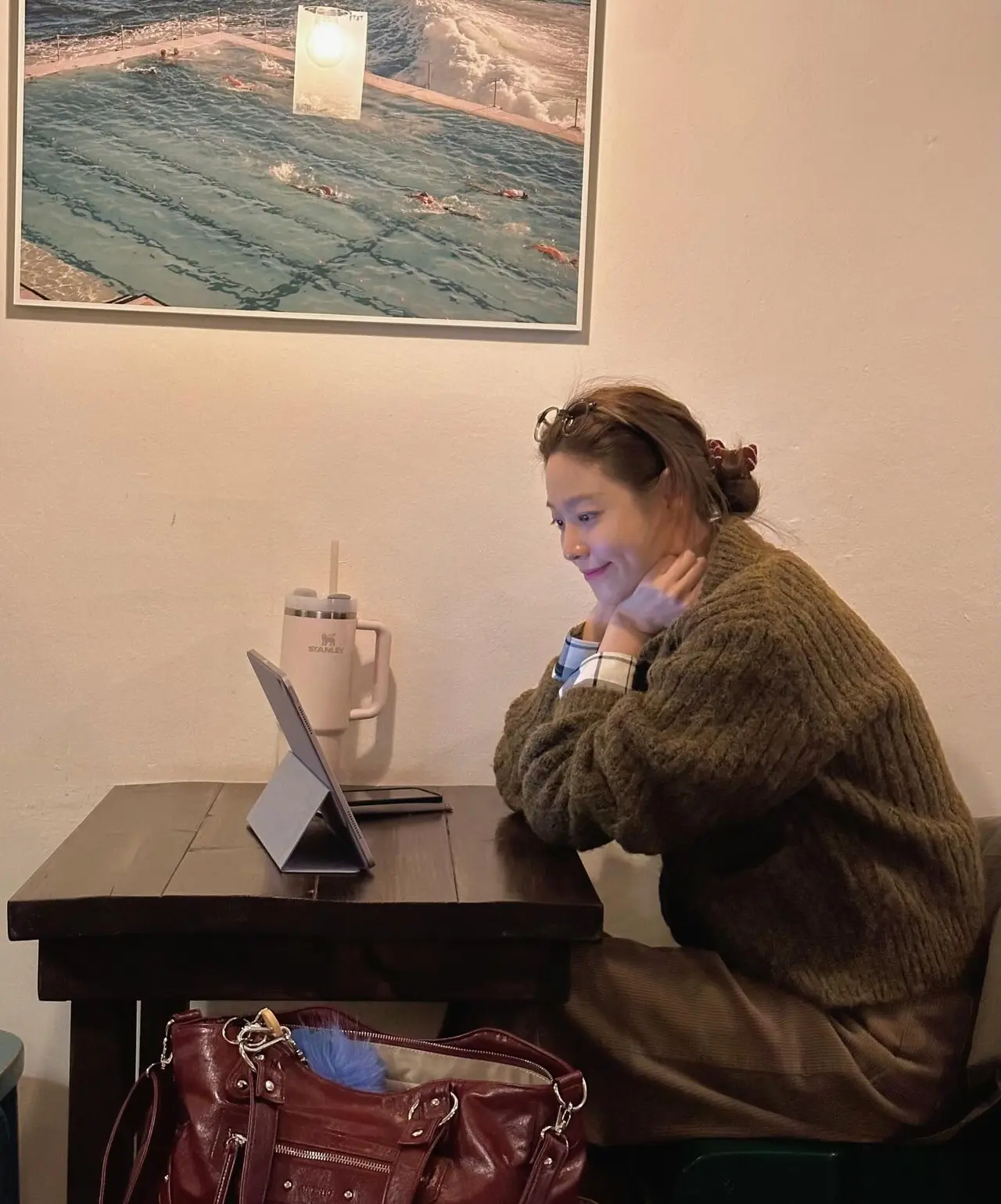 雪炫全身照展示,依旧保持着黄金比例身材,被赞人形立牌女神