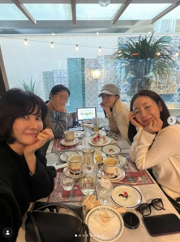 杨米拉晒6小时闺蜜聚会！崔智友素颜出镜，豪爽包揽餐费与天价停车费