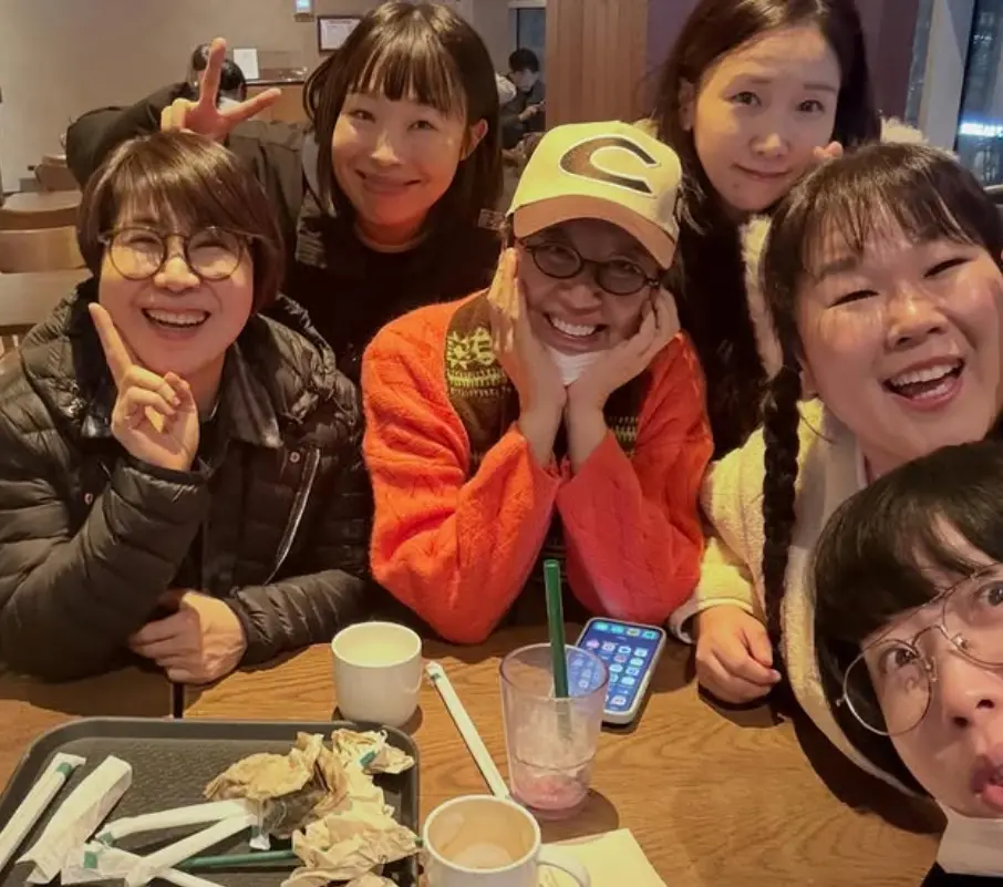 朴美善晒“蚂蚁会”素颜聚餐照！抗癌后首谈健康近况，这才是娱乐圈真闺蜜