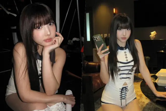 TWICE娜琏身穿深蓝色与白色拼接的制服风格舞台装,在巡演后台对镜自拍,紧身设计凸显好身材