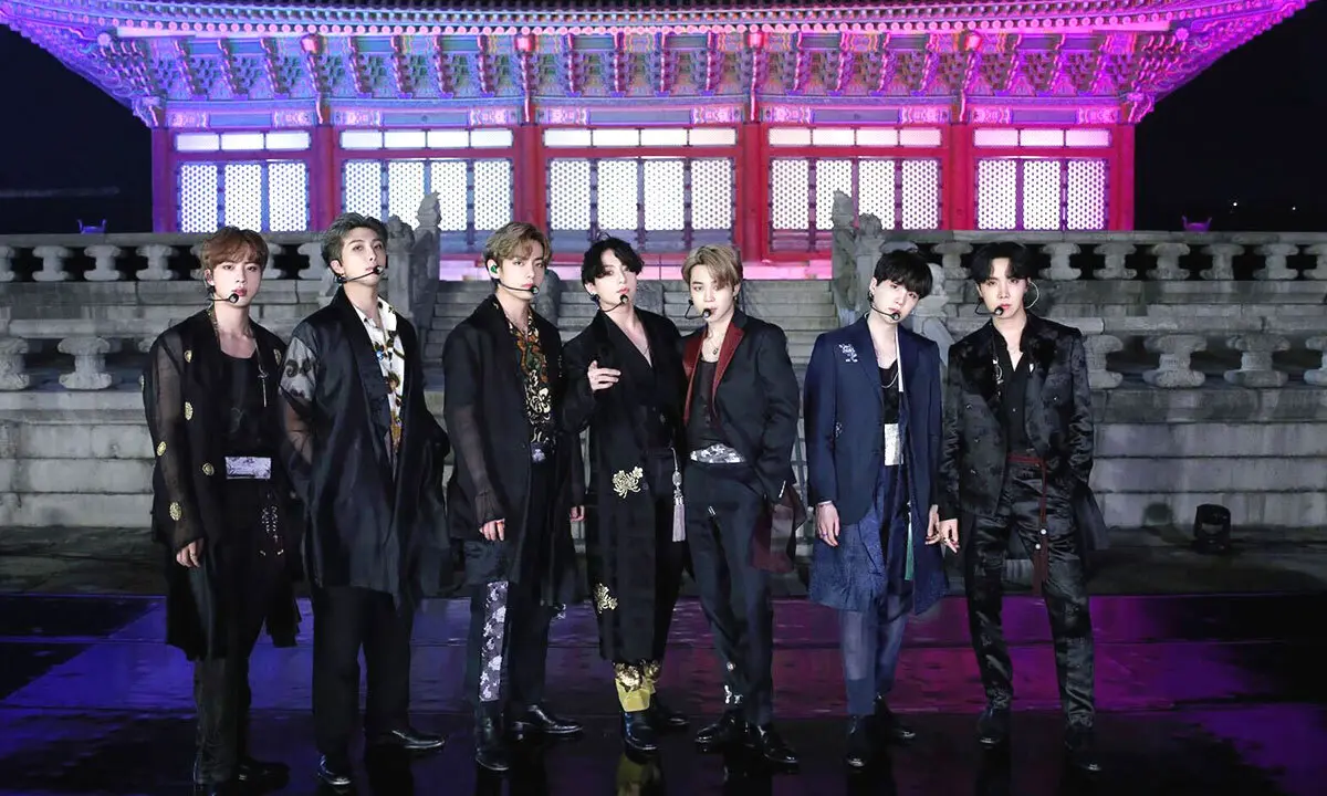 BTS防弹少年团在光化门广场表演《ARIRANG》