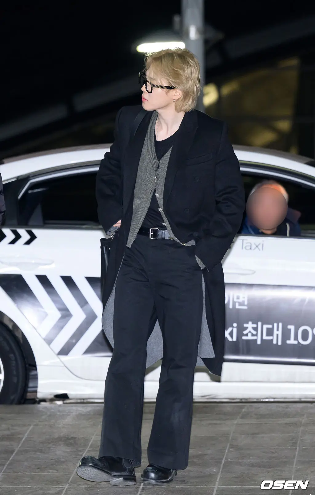 BTS防弹少年团成员Jimin智旻2026年2月2日现身仁川机场出境大厅,身穿时尚私服准备海外行程