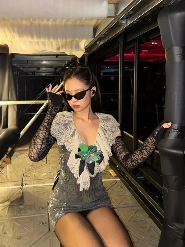 Jennie在社交媒体发布感谢文,配图为世界巡演舞台背影