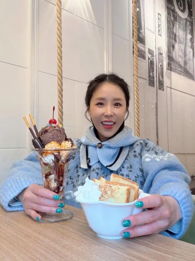 即将5月结婚的申智展现出幸福洋溢的准新娘状态