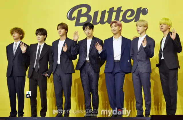 BTS防弹少年团在首尔光化门广场举办正规5辑《ARIRANG》发售纪念公演的预告海报
