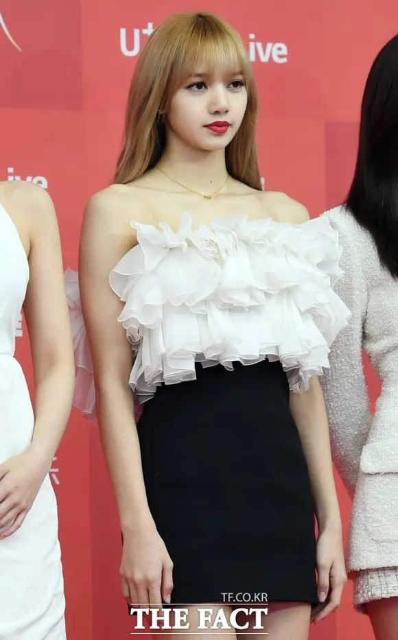Blackpink Lisa官宣Netflix女主!翻拍《诺丁山》赢麻了