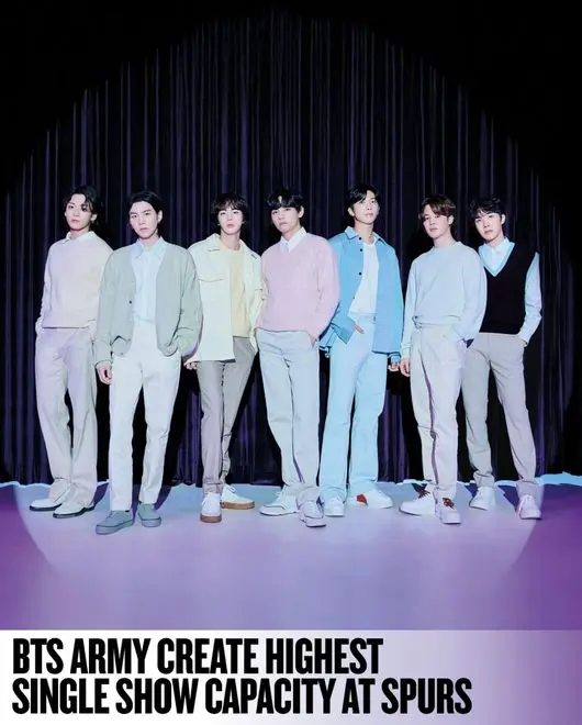 BTS防弹少年团在舞台上进行精彩表演,灯光璀璨,展现世界级偶像风采