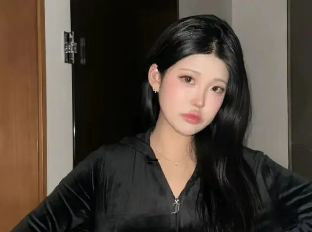 网友热议洪真庆女儿拉尔的颜值逆袭与身材管理