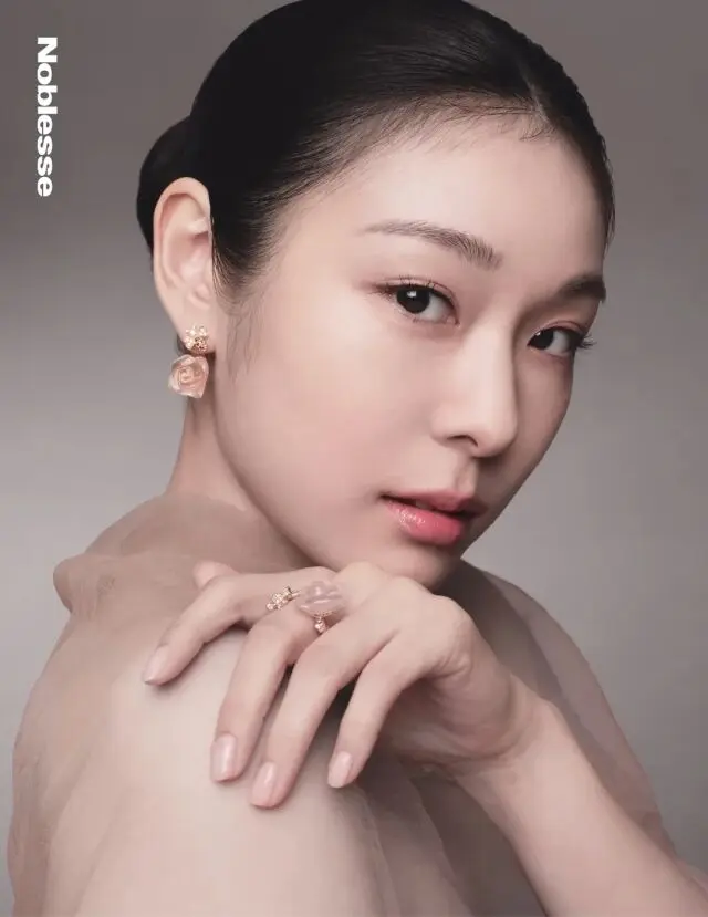 金妍儿婚后幸福生活的象征性照片