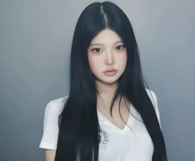 洪真庆女儿拉尔近期成熟美貌照,展示出惊人的成长变化