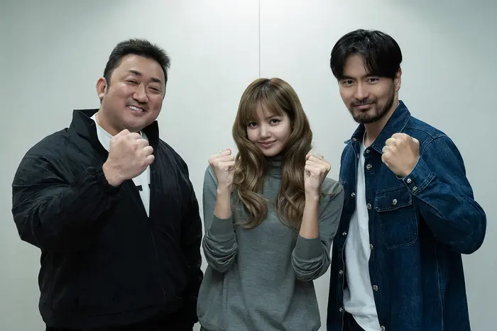 电影《Taigo》主演阵容海报,包含马东石、Lisa和李阵郁的宣传照,Netflix出品