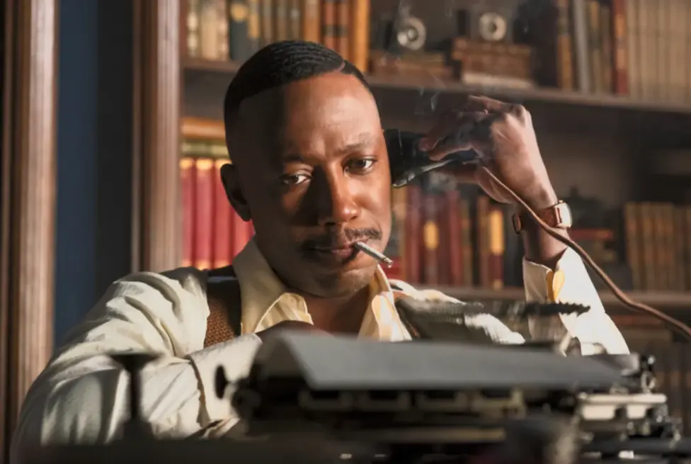 暗影蜘蛛侠剧中黑白与彩色画面交织的独特视觉风格