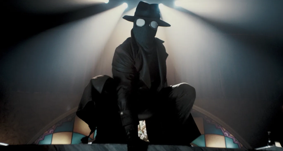 杰克休斯顿饰演的打手弗林特马尔科(沙人)登场