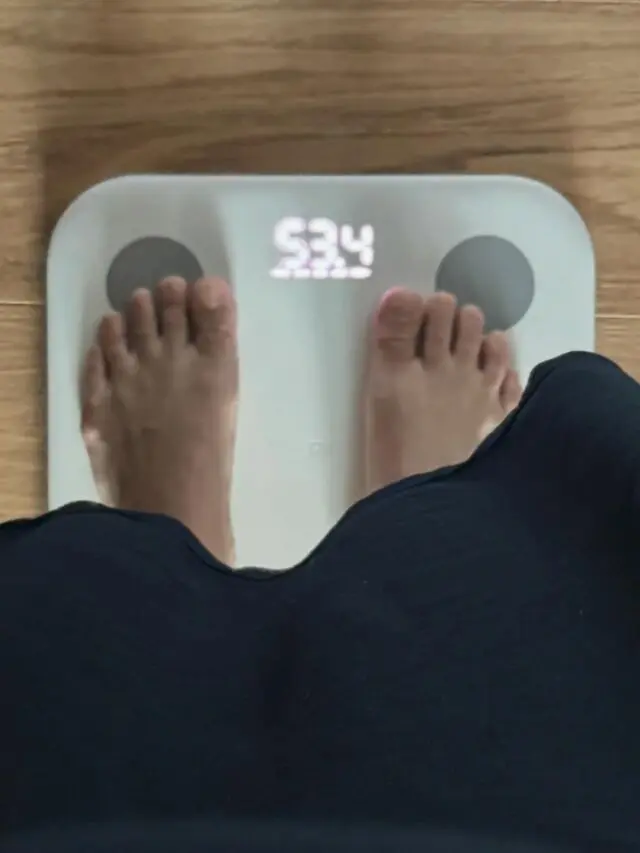 南宝拉晒出体重秤照片显示53.2公斤，展示孕期惊人的身材管理成果