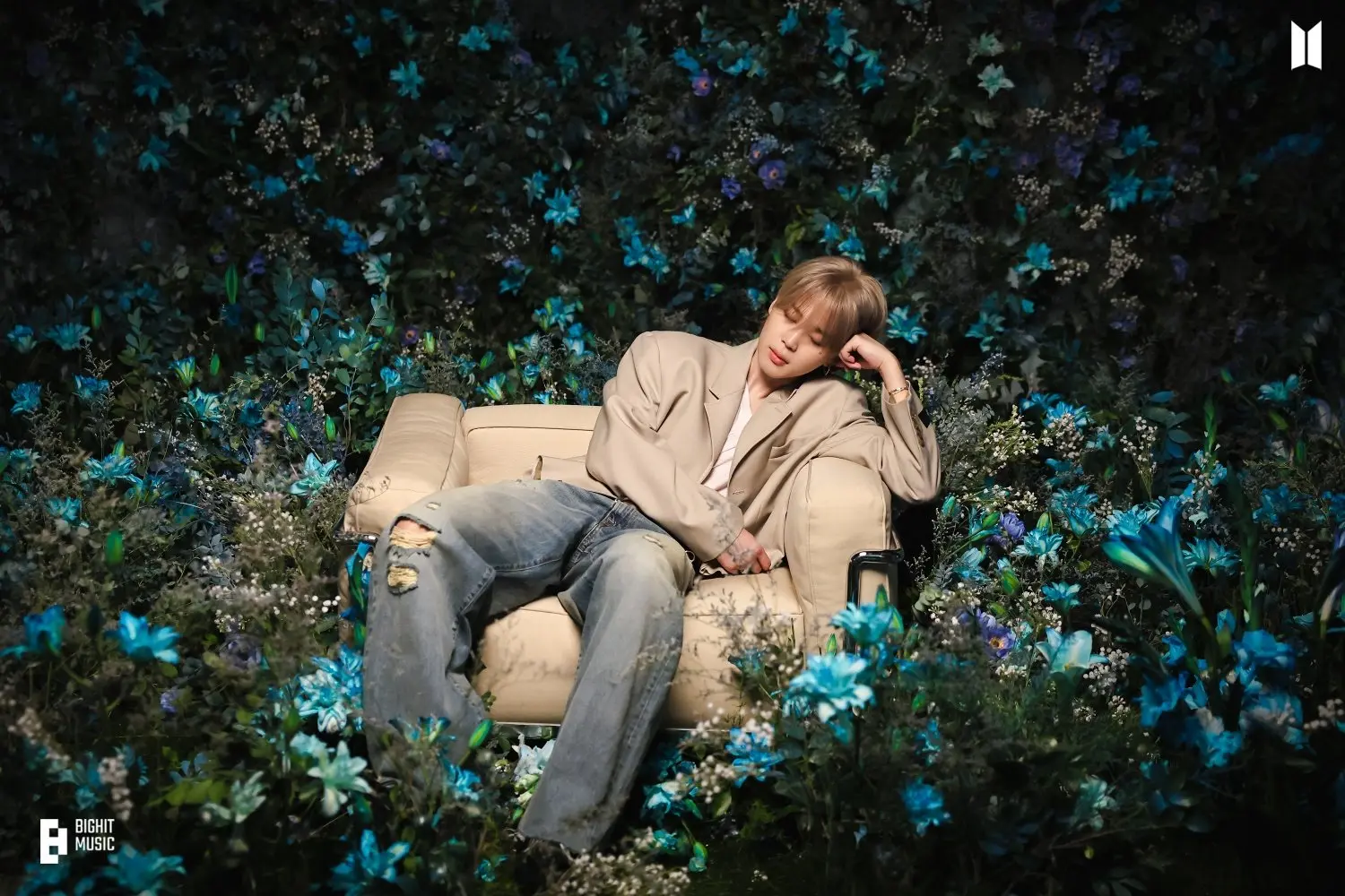 BTS Jimin在舞台上深情演唱Who,展现顶级Solo歌手魅力