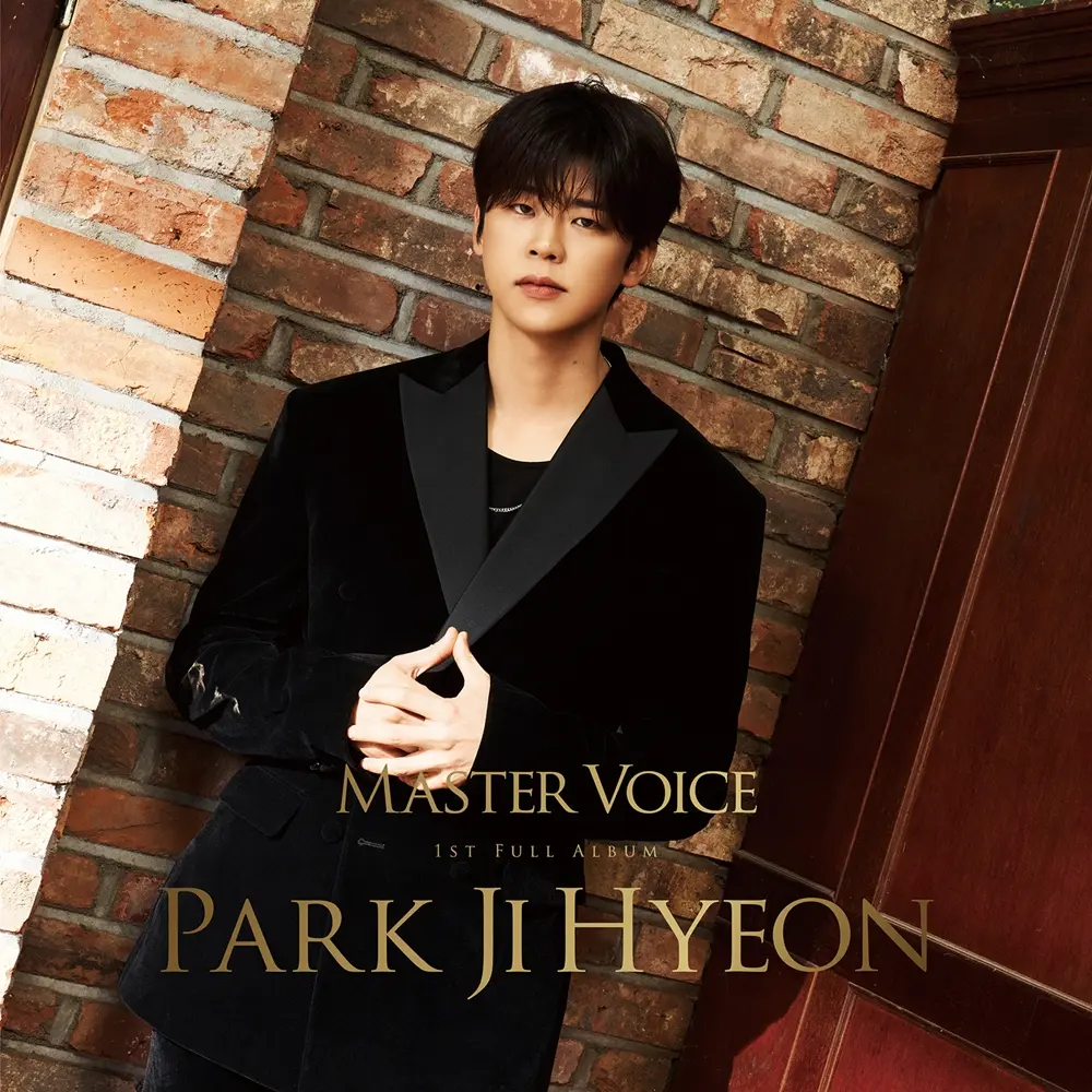 朴志贤首张正规专辑MASTER VOICE宣传照,展现特洛特王子的帅气形象