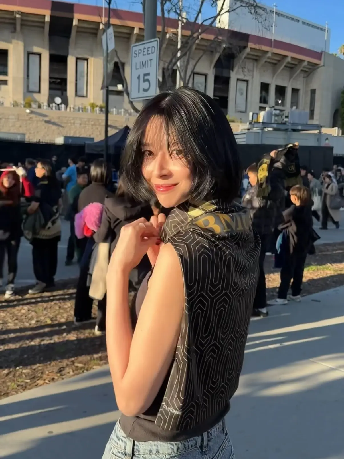 权娜拉洛杉矶追星孙兴慜！2026美职联开幕战变身足球女神，现场见证3-0大胜