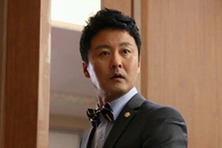 演员孔炯轸确认主演电影《紧急戒严12.3》回归大银幕的官方宣传照