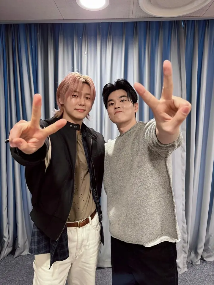 AI认证“韩国第一美男鼓手”！CNBLUE姜敏赫获封“打鼓王子”，连发型都是贵族范儿