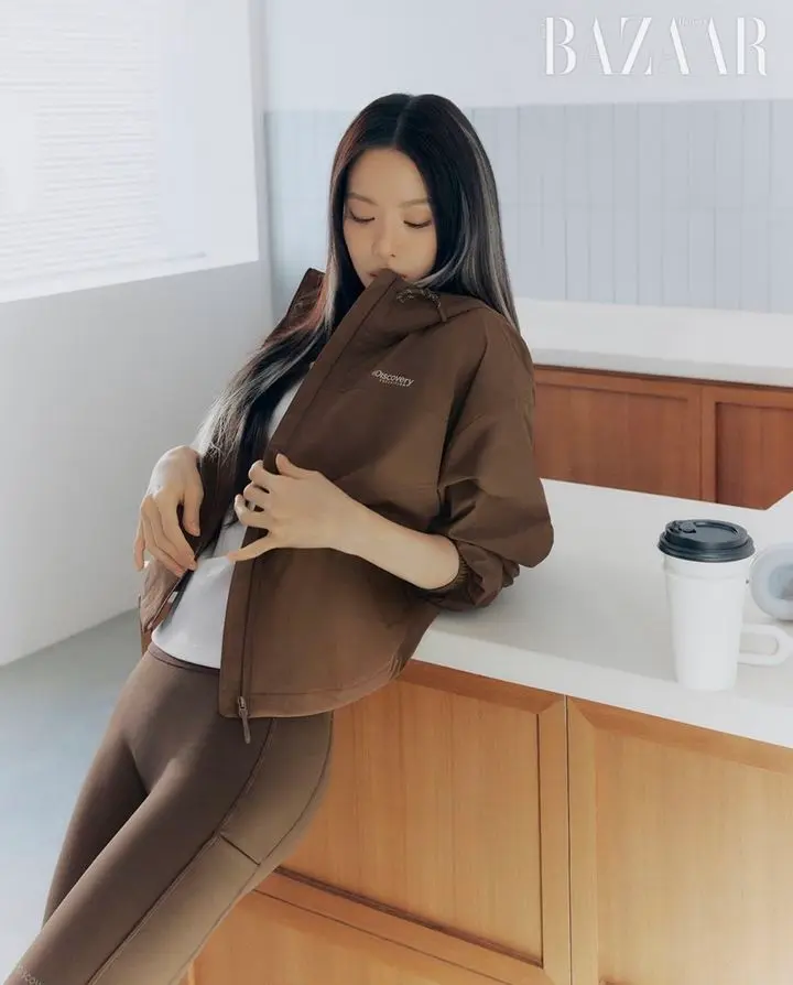 孙娜恩在新综艺宣传期间的时尚运动造型