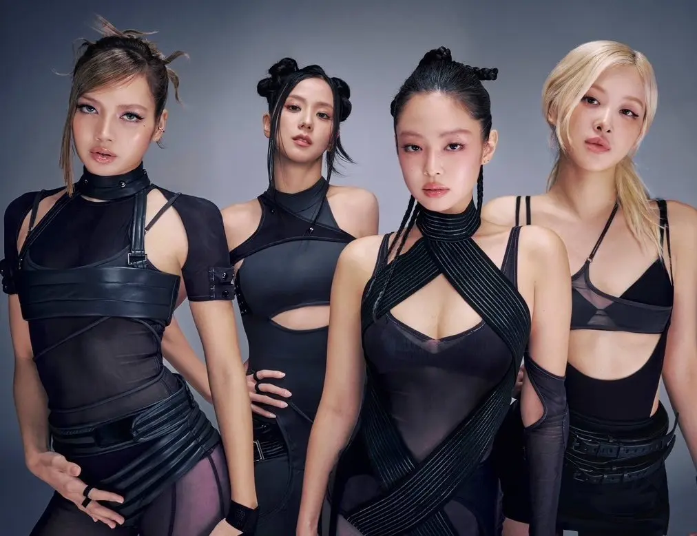BLACKPINK组合四位成员合影宣传照