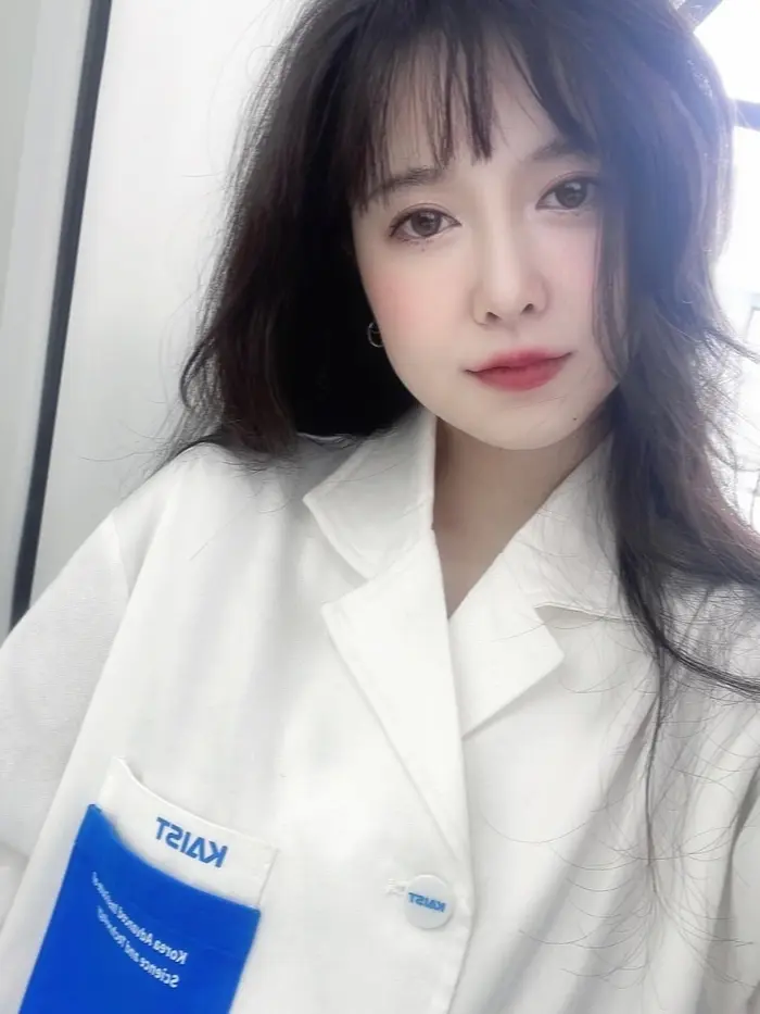 韩国女星具惠善在社交平台分享的近照,展现其优雅气质