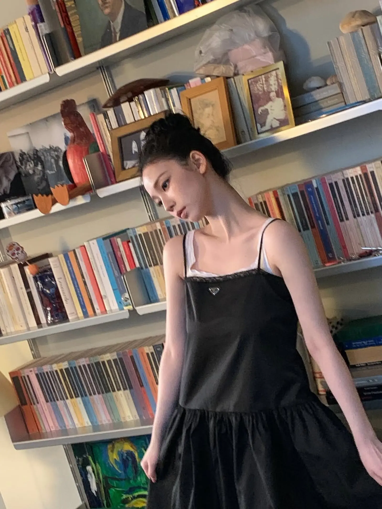 Karina柳智敏全身照大秀修长美腿与纤细腰身尽显顶级偶像身材管理