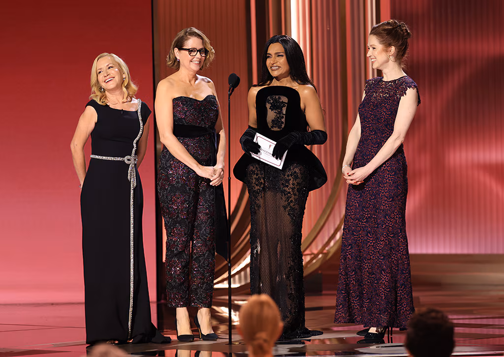 Angela Kinsey, Jenna Fischer, Mindy Kaling, Ellie Kemper at the 32nd Annual Actor Awards 