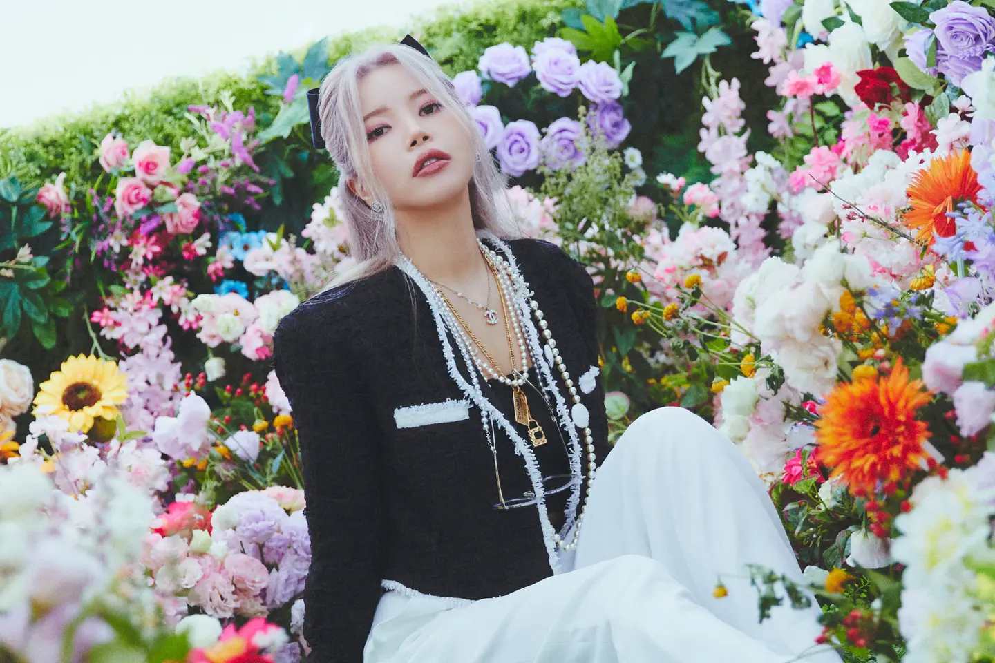 MAMAMOO成员颂乐Solar发布中文新单曲Your Own Star宣传照,展现知性优雅气质