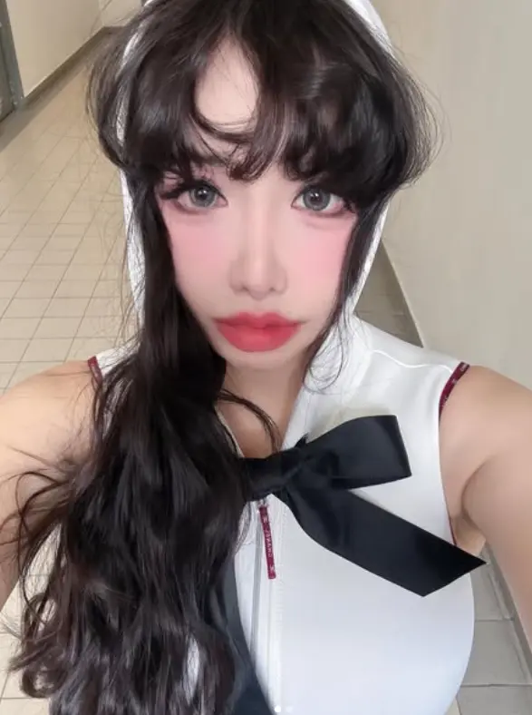 朴春在社交媒体发布的引发争议的动态截图,配文提及ADHD和队友