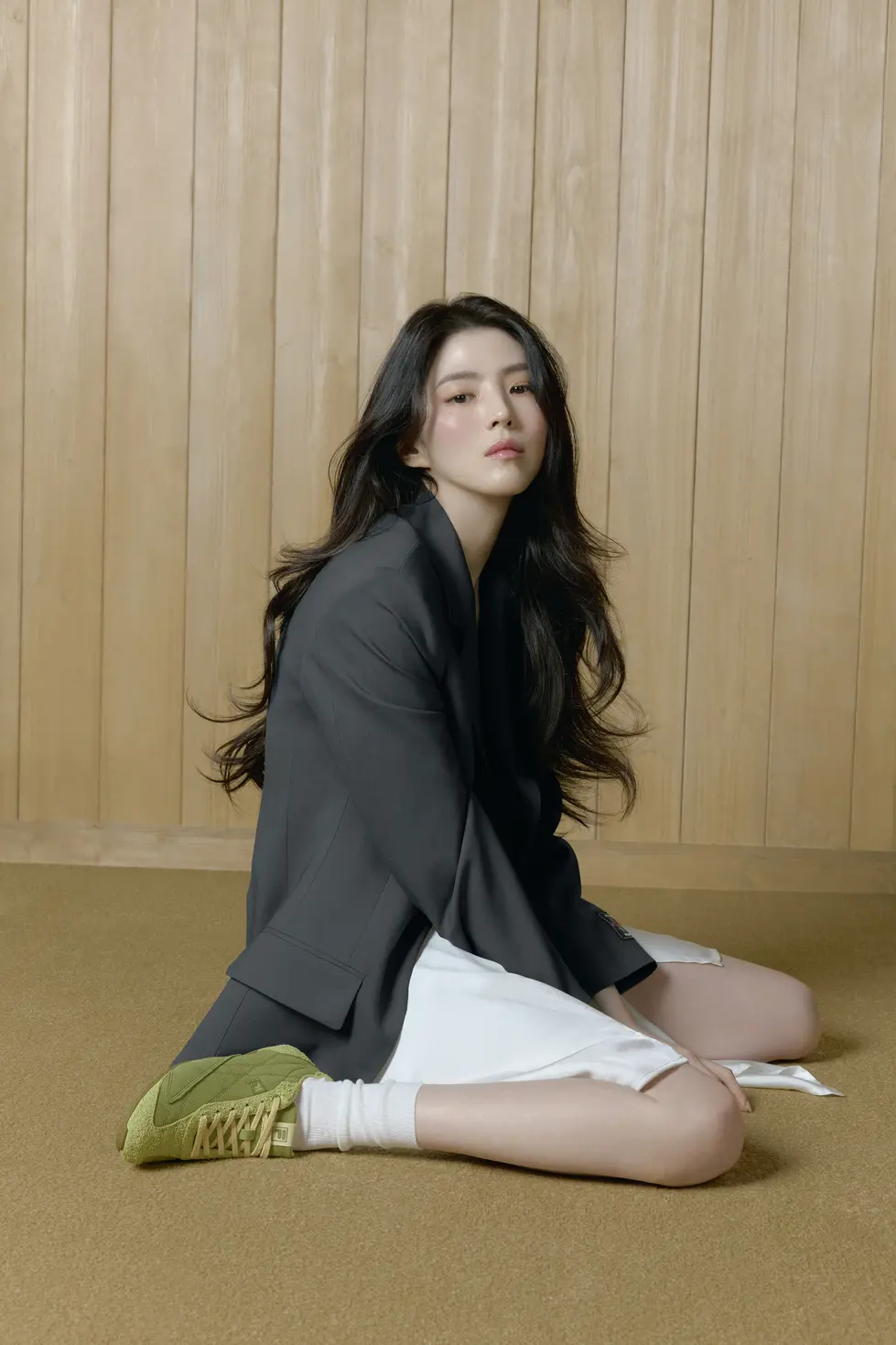韩素希代言的 FILA Ritmo Sleek 复古运动鞋，精致的麂皮与尼龙细节