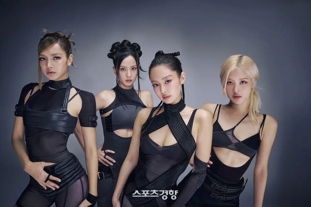 BLACKPINK组合画报拍摄现场YG娱乐官方供图