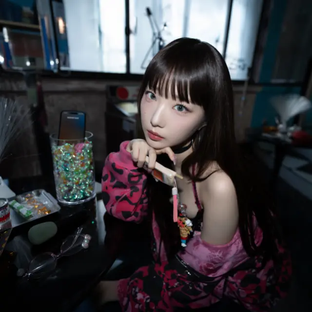 Yeojin余真首张个人单曲专辑Lv1官方视觉宣传图