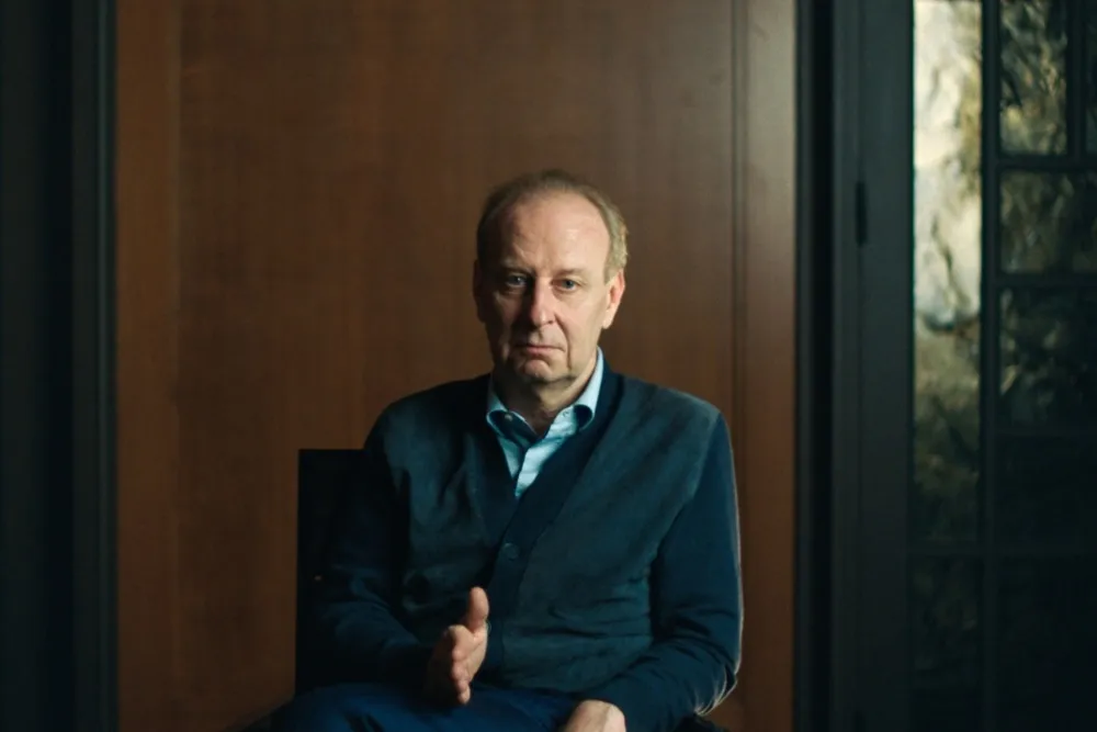 揭秘艺术圈10亿美元惊天纠纷：俄罗斯寡头对决瑞士“自由港之王”，纪录片《寡头与艺术商》深度爆料顶级交易黑幕。