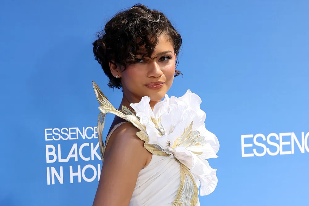 赞达亚现身脱口秀辟谣“AI婚礼照”传闻，力撑荷兰弟为最佳蜘蛛侠