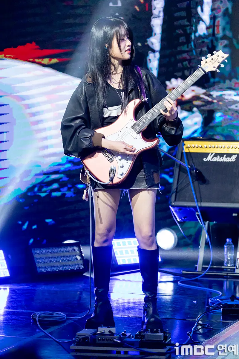 韩国全新女子乐队LATENCY全体成员出道首秀纪念合影