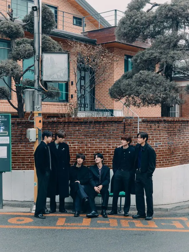 FNC娱乐发布SF9按时间轴公开的回归物料