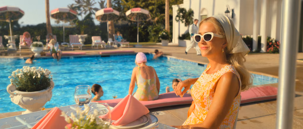 《棕榈雷亚尔》中克里斯汀·韦格的复古造型