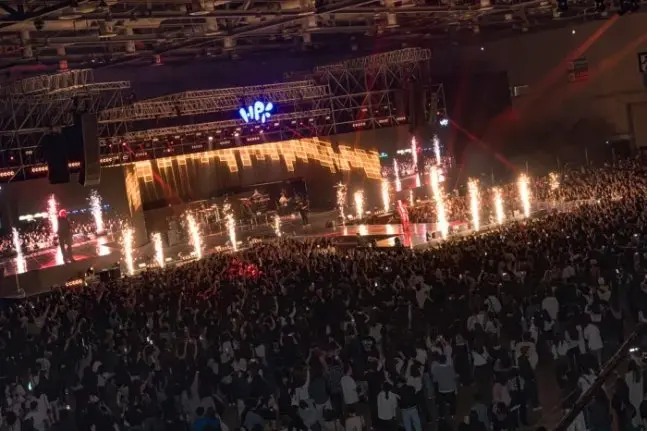 2026 Hiphopplaya Festival 现场舞台氛围概念图,展示嘻哈音乐节的热烈场景
