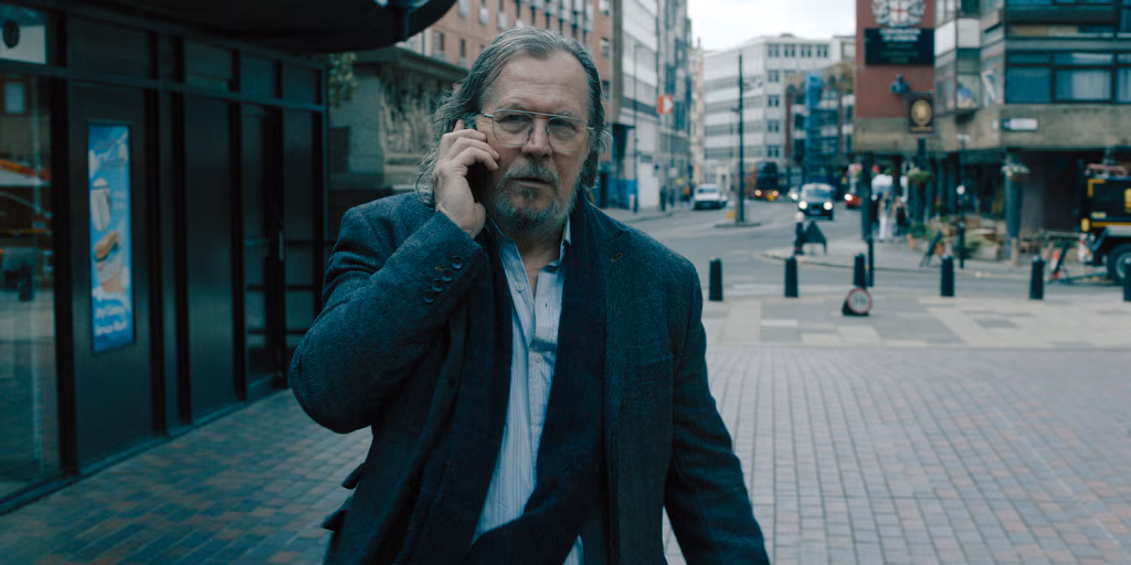 《流人》剧照：加里·奥德曼饰演的老特工