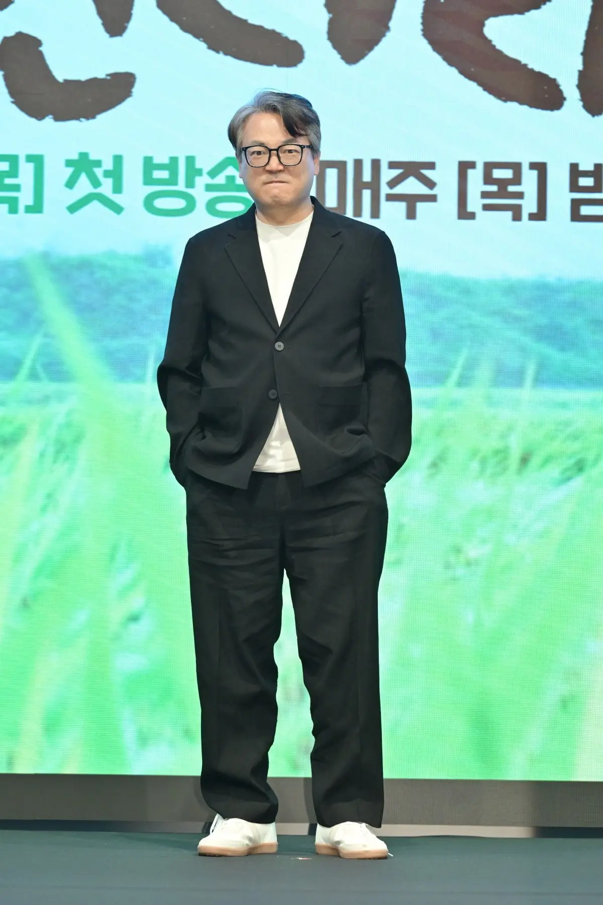 李瑞欢饰演的里长角色剧照及发布会现场照片
